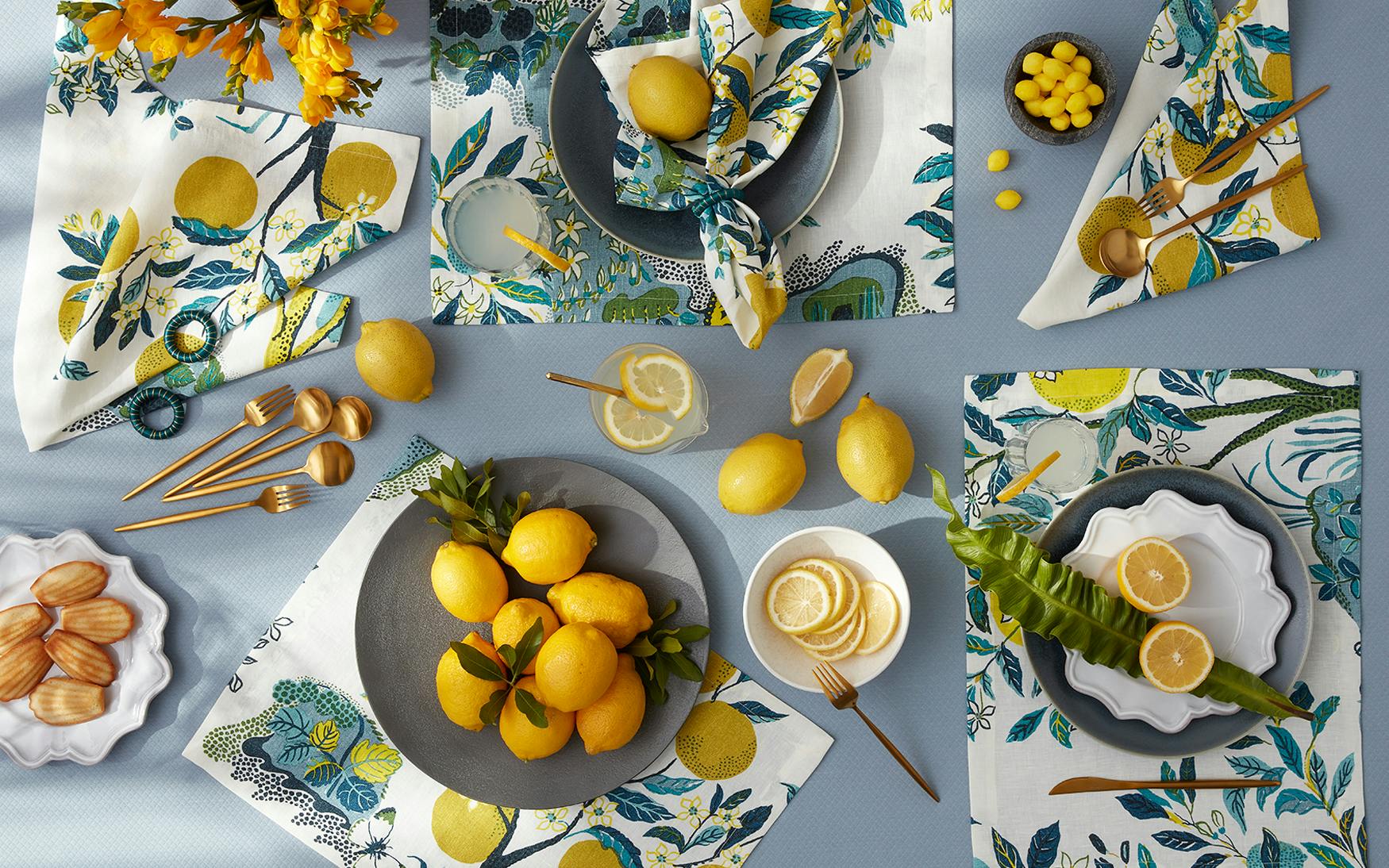 Matouk Schumacher Citrus Garden Tablecloth - Pool - 70x90