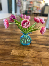 Load image into Gallery viewer, Vietri Hibiscus Glass Bud Vase
